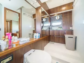 28 - Master Cabin En Suite