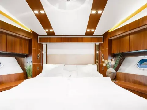 23 - VIP Cabin