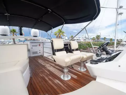 7 - Flybridge