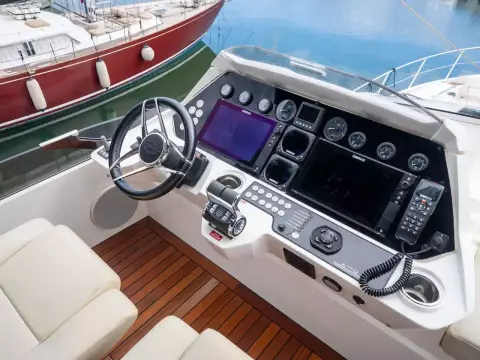 5 - Flybridge Helm