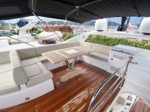 1 - Flybridge