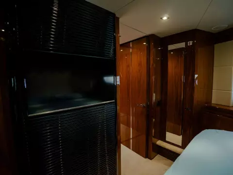 30 - VIP Cabin