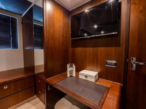 27 - Master Cabin
