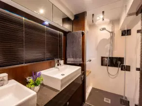 29 - Master Cabin En Suite