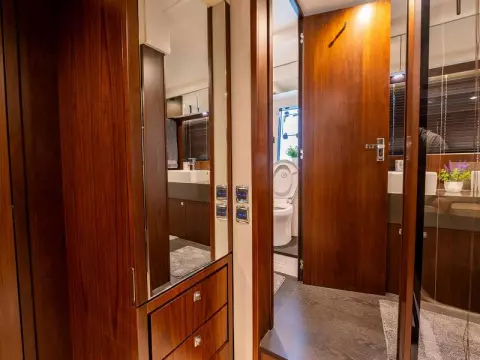 28 - Master Cabin