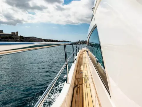 8 - Side Deck