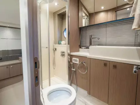 23 - Master En Suite