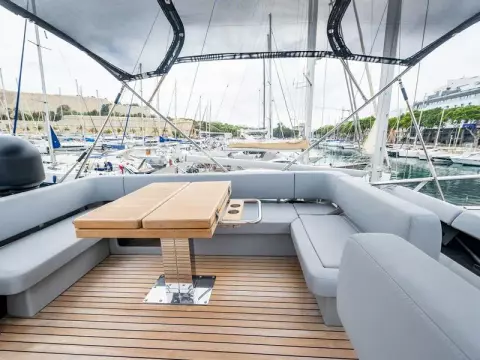 10 - Flybridge