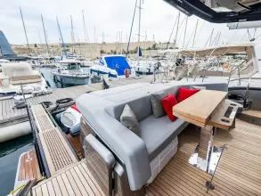 17 - Aft Cockpit