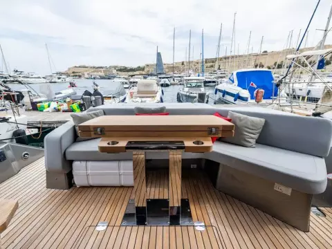 18 - Aft Cockpit
