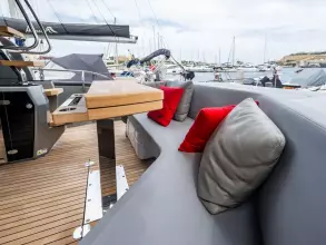 19 - Aft Cockpit