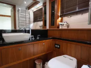 48 - Twin Cabin