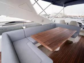 10 - Flybridge