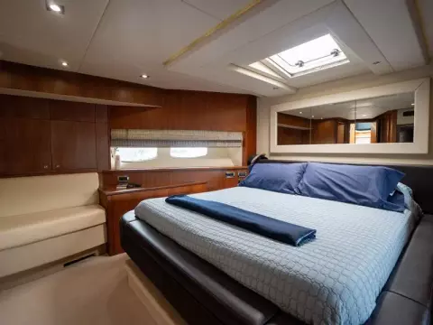 35 - VIP Cabin
