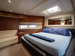 35 - VIP Cabin