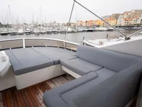 15 - Flybridge