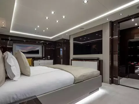 45 - VIP Cabin