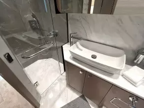 27 - Master Cabin En Suite