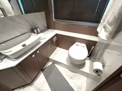 26 - Master Cabin En Suite