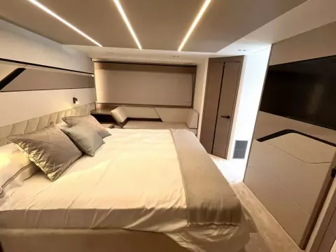 25 - Master Cabin