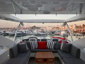 10 - Flybridge