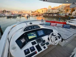 17 - Flybridge helm