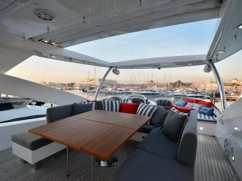 7 - Flybridge