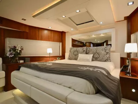 28 - VIP Cabin