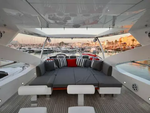 9 - Flybridge