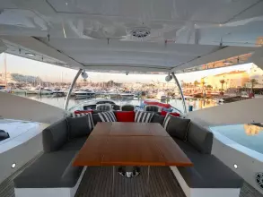 8 - Flybridge