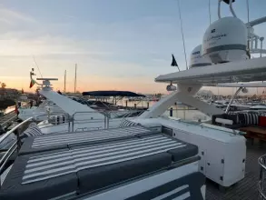 11 - Flybridge
