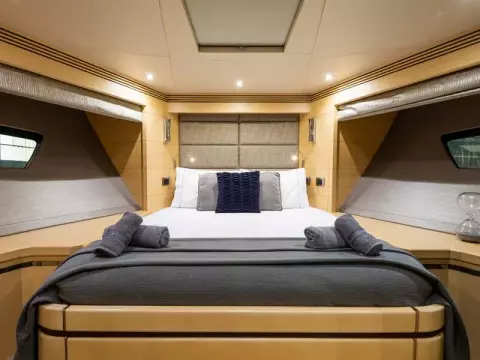 25 - VIP Cabin