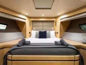 25 - VIP Cabin