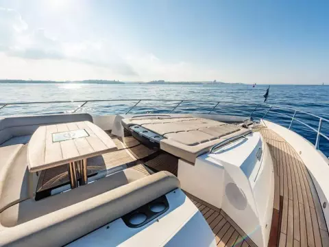 6 - Foredeck