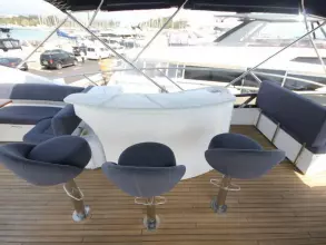 6 - Flybridge Wet Bar