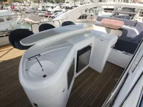 7 - Flybridge Wet Bar