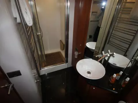 29 - Master Cabin En Suite