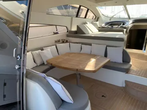 8 - Saloon