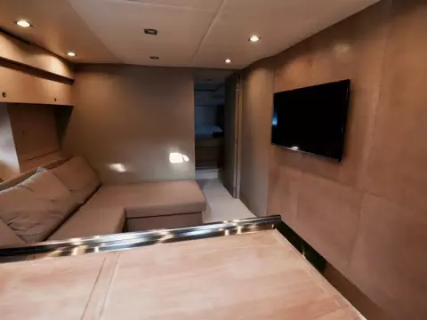 10 - Saloon