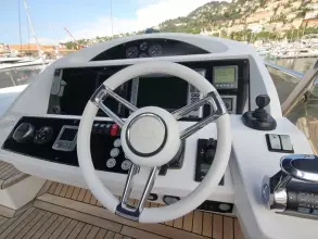 8 - Flybridge Helm