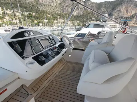 7 - Flybridge Helm