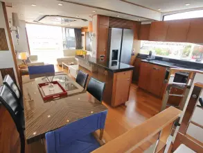 20 - Dining & Galley