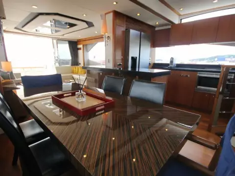 19 - Dining & Galley