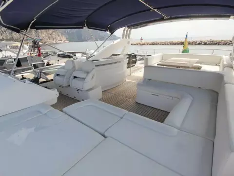 6 - Flybridge