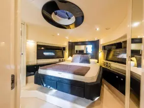 32 - VIP Cabin