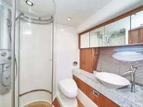 27 - Master Cabin En Suite