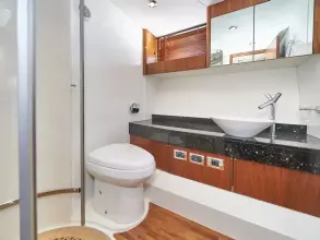26 - Master Cabin En Suite