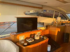 12 - Saloon TV