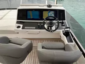 4 - Flybridge Helm
