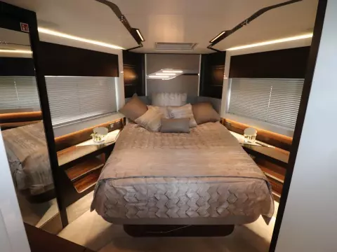 24 - VIP Cabin